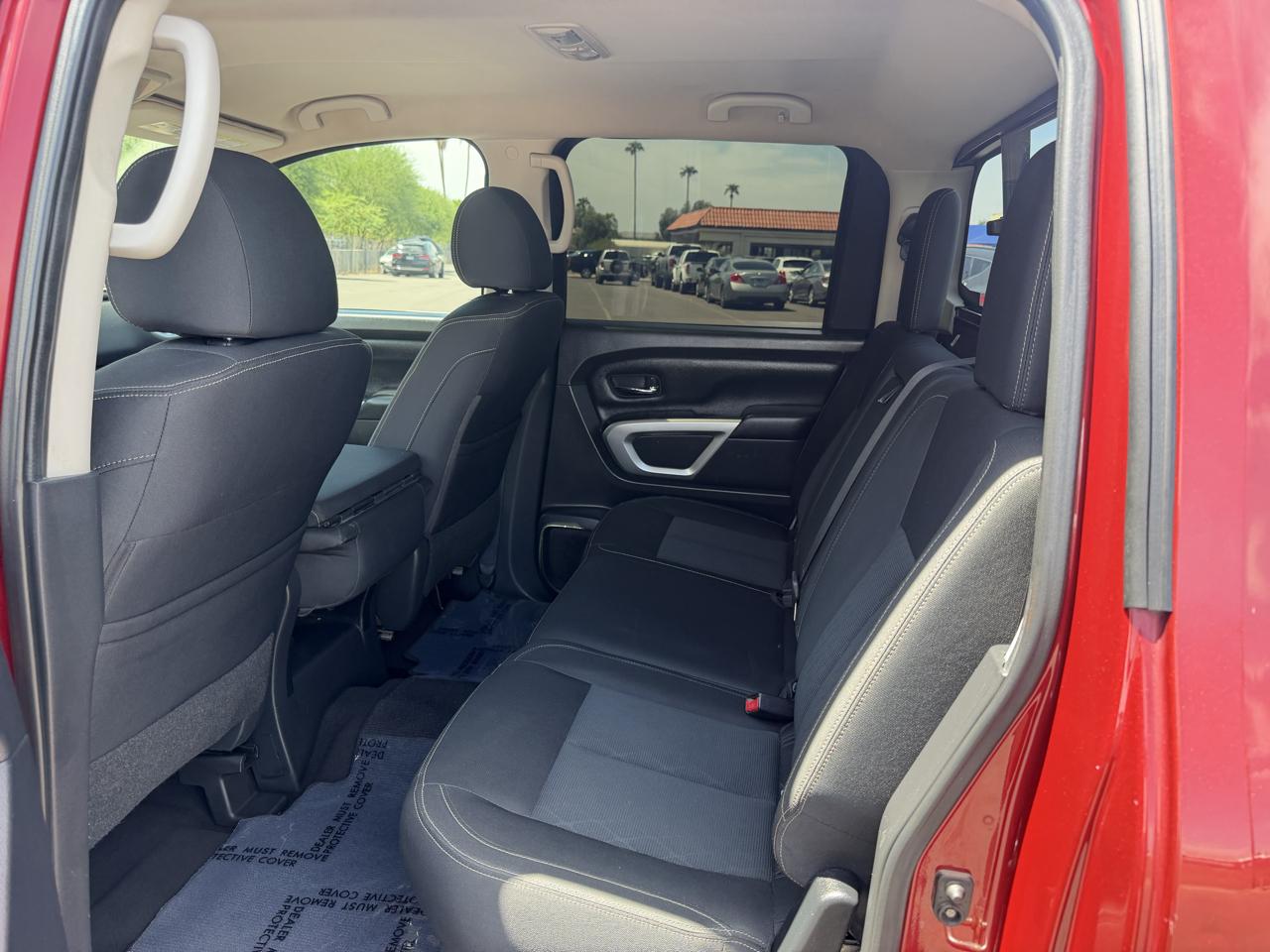 Nissan Titan Platinum Reserve Crew Cab 4WD 2017