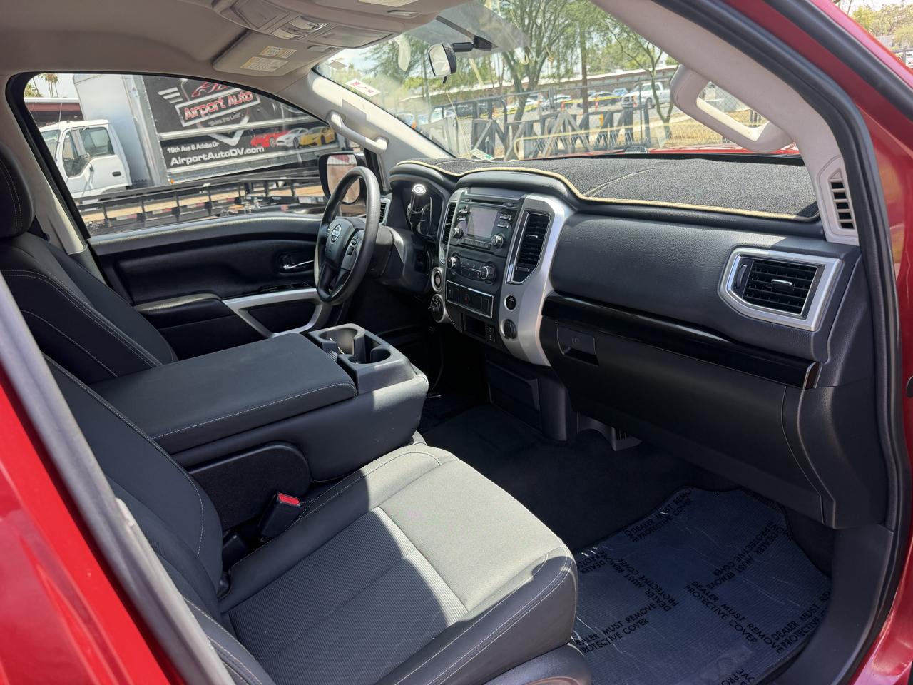 Nissan Titan Platinum Reserve Crew Cab 4WD 2017