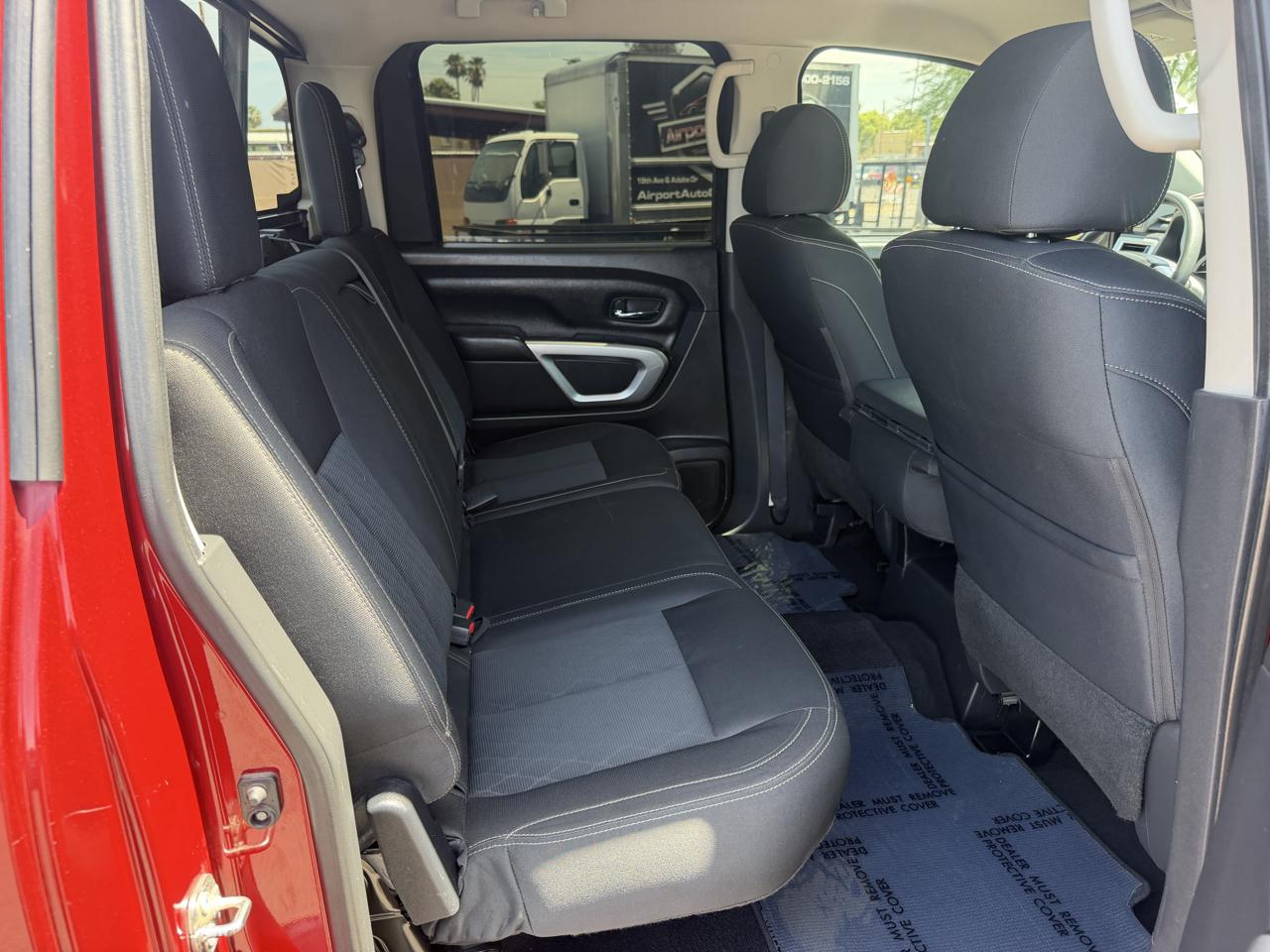 Nissan Titan Platinum Reserve Crew Cab 4WD 2017