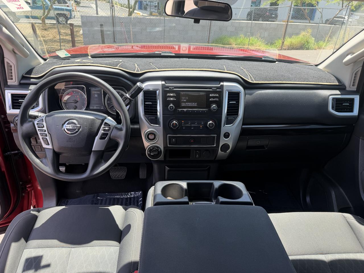 Nissan Titan Platinum Reserve Crew Cab 4WD 2017