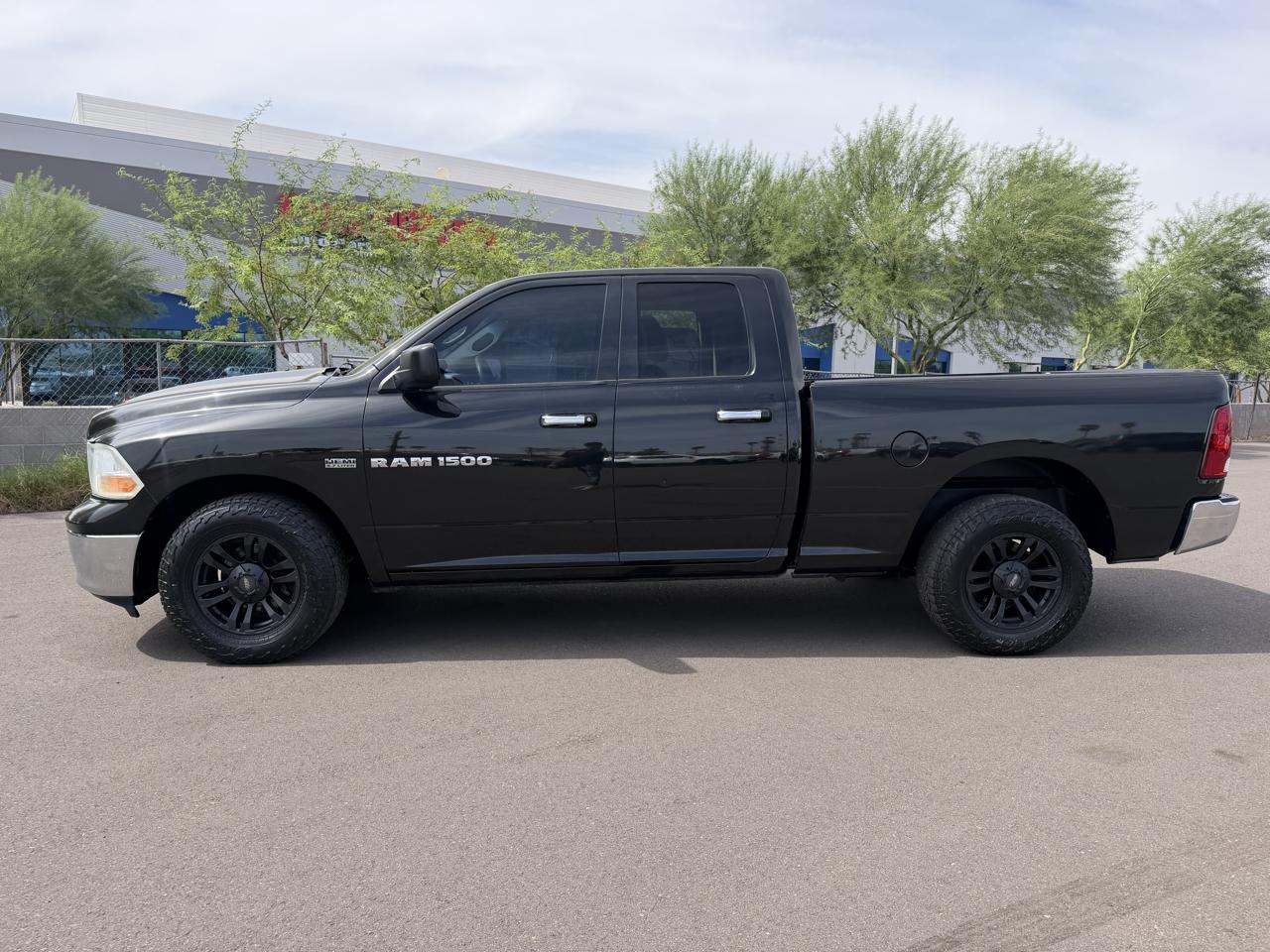 RAM 1500 2WD Crew Cab 140.5" SLT 2011