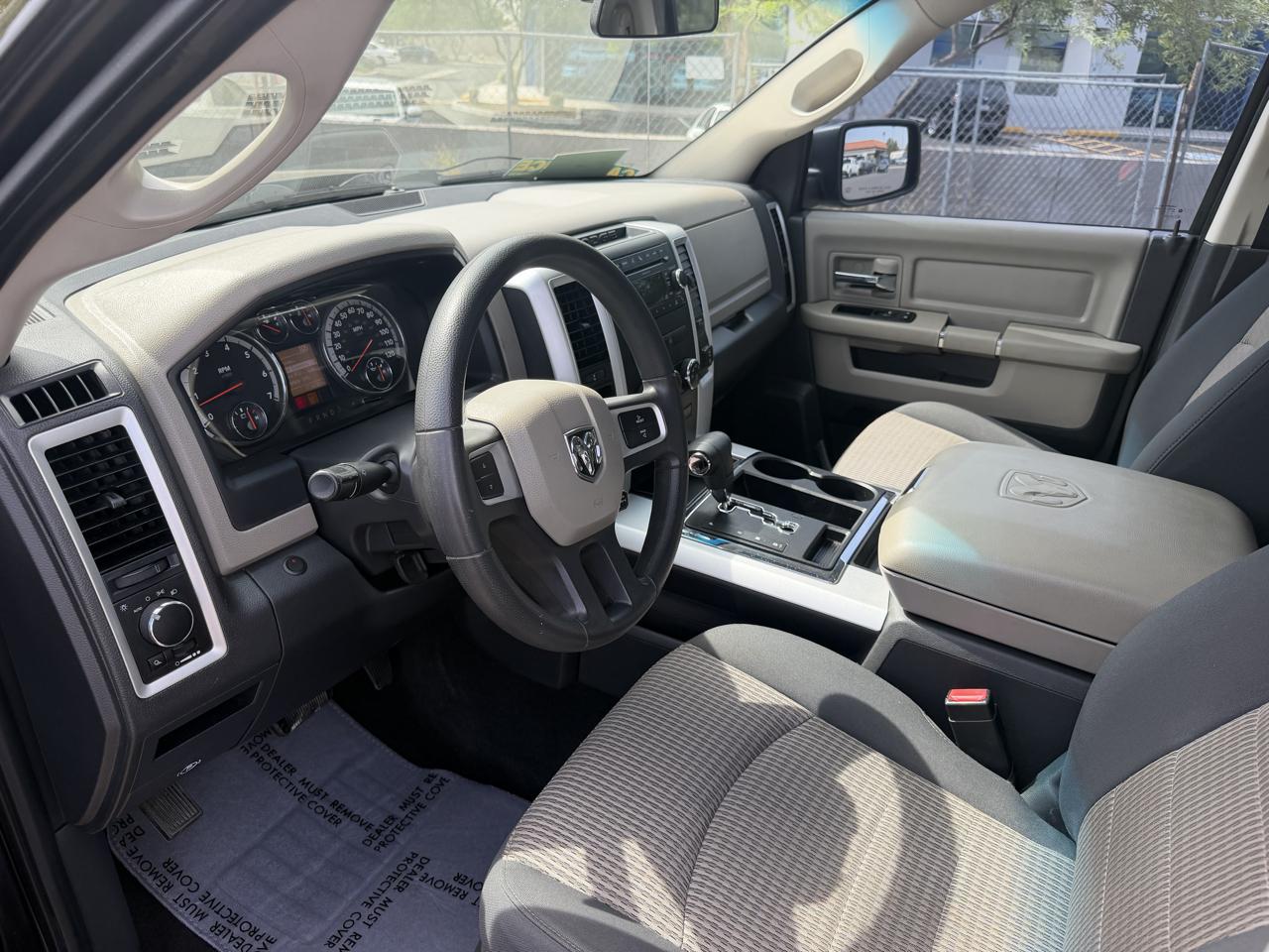 RAM 1500 2WD Crew Cab 140.5" SLT 2011