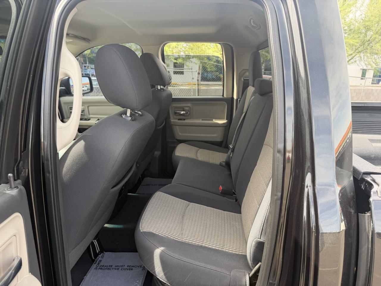 RAM 1500 2WD Crew Cab 140.5" SLT 2011