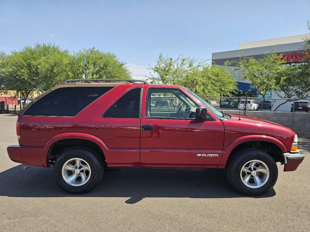 Chevrolet Blazer LS 2-Door 2WD 2001