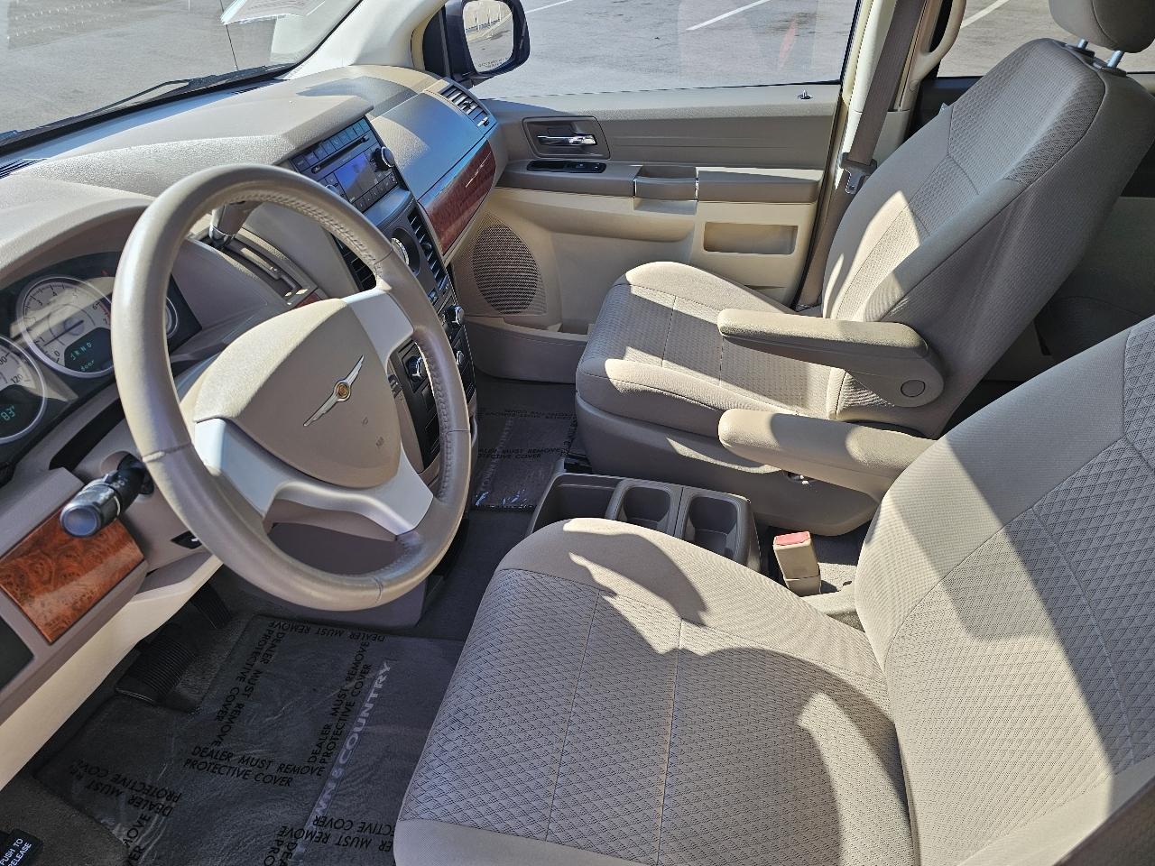 Chrysler Town & Country LX 2008