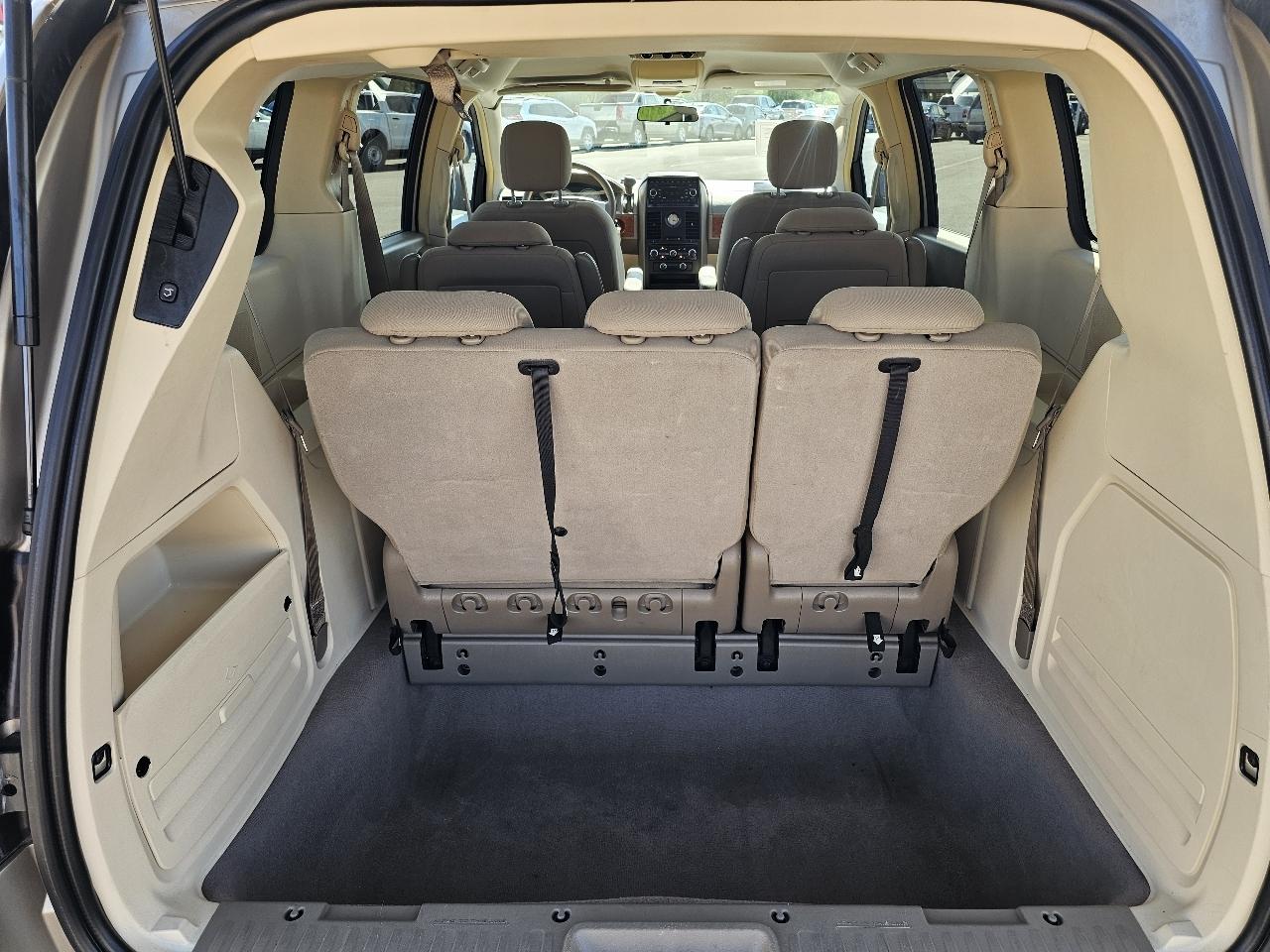 Chrysler Town & Country LX 2008