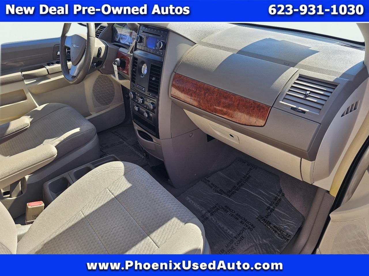 Chrysler Town & Country LX 2008