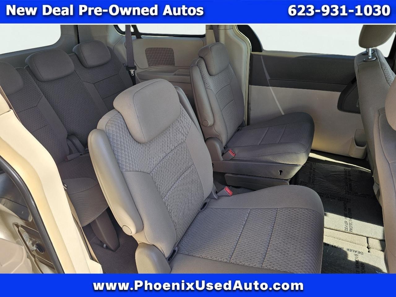 Chrysler Town & Country LX 2008