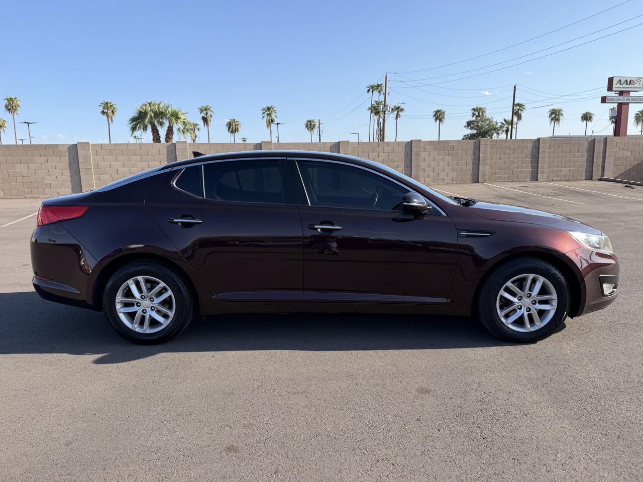 Kia Optima LX MT 2013