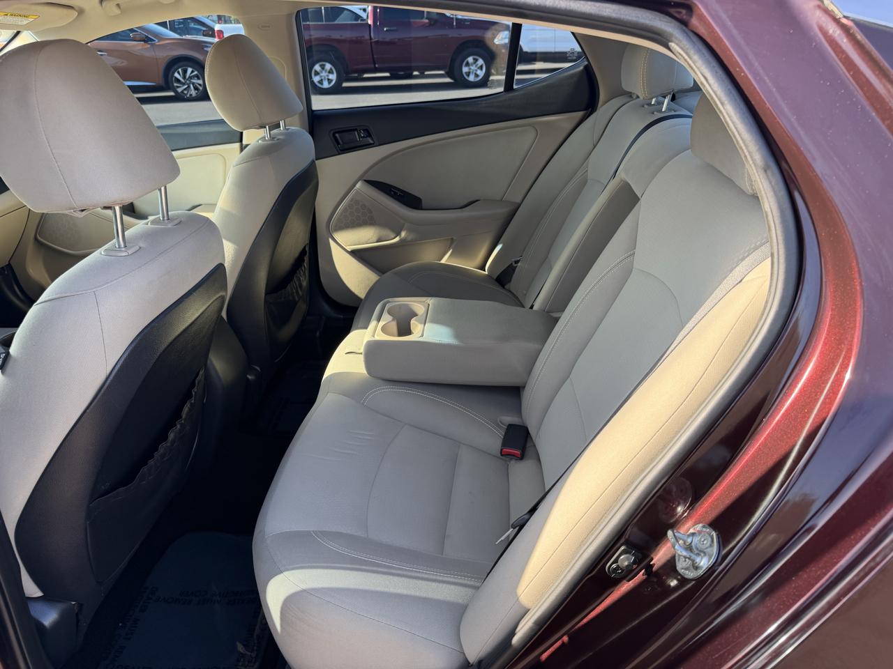 Kia Optima LX MT 2013