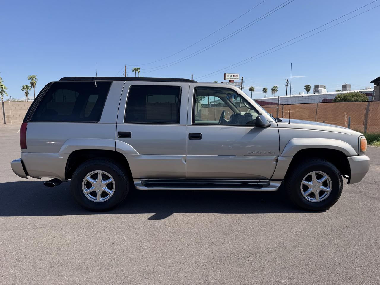 Cadillac Escalade 4WD 2000