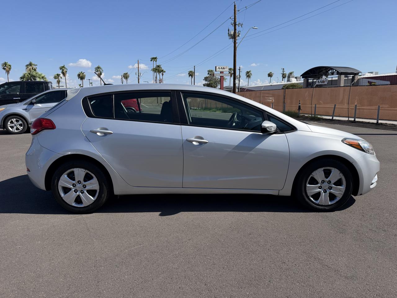Kia Forte 5-Door LX 2016