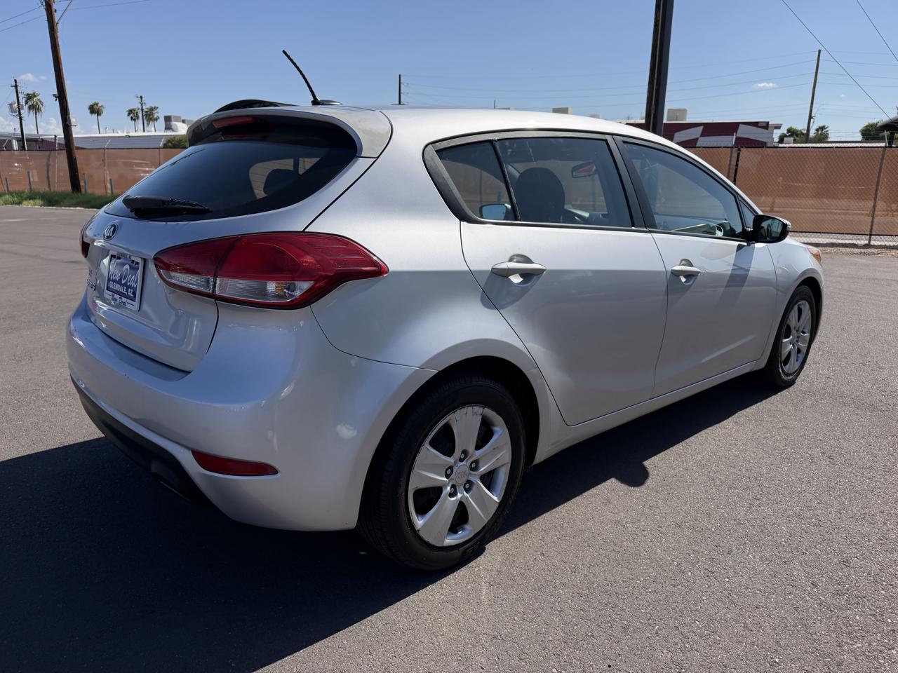 Kia Forte 5-Door LX 2016