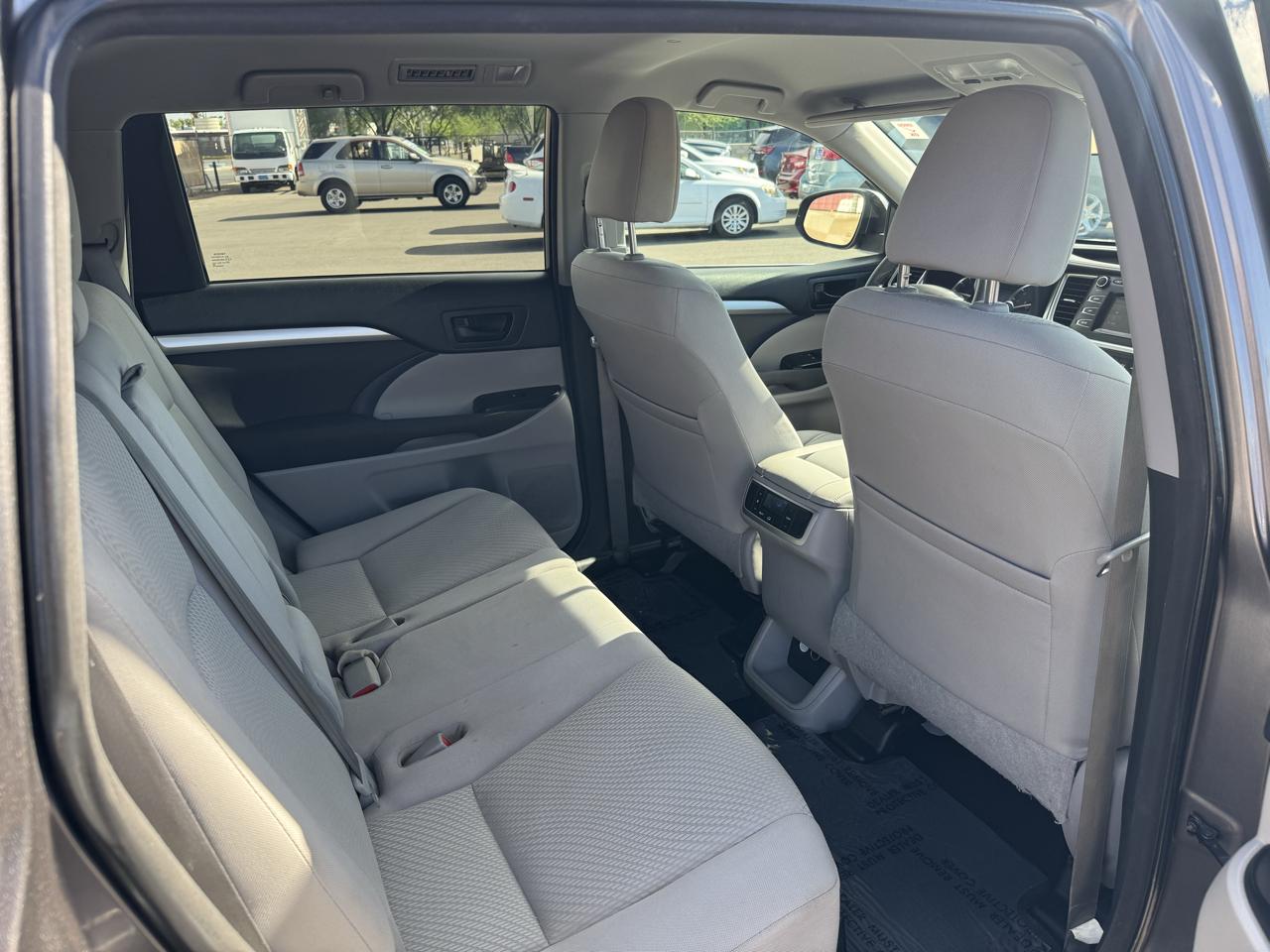 Toyota Highlander LE FWD V6 2016