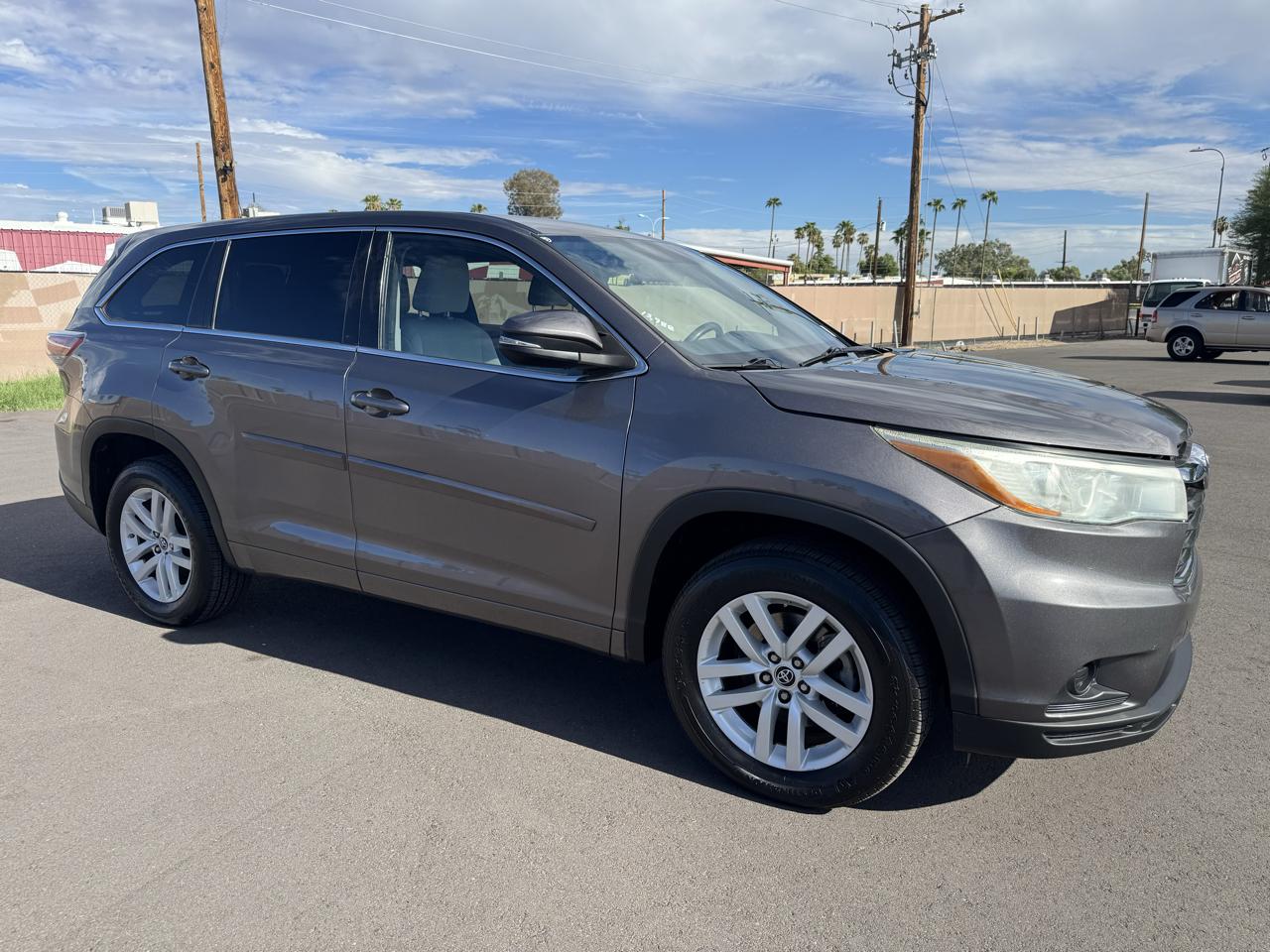 Toyota Highlander LE FWD V6 2016