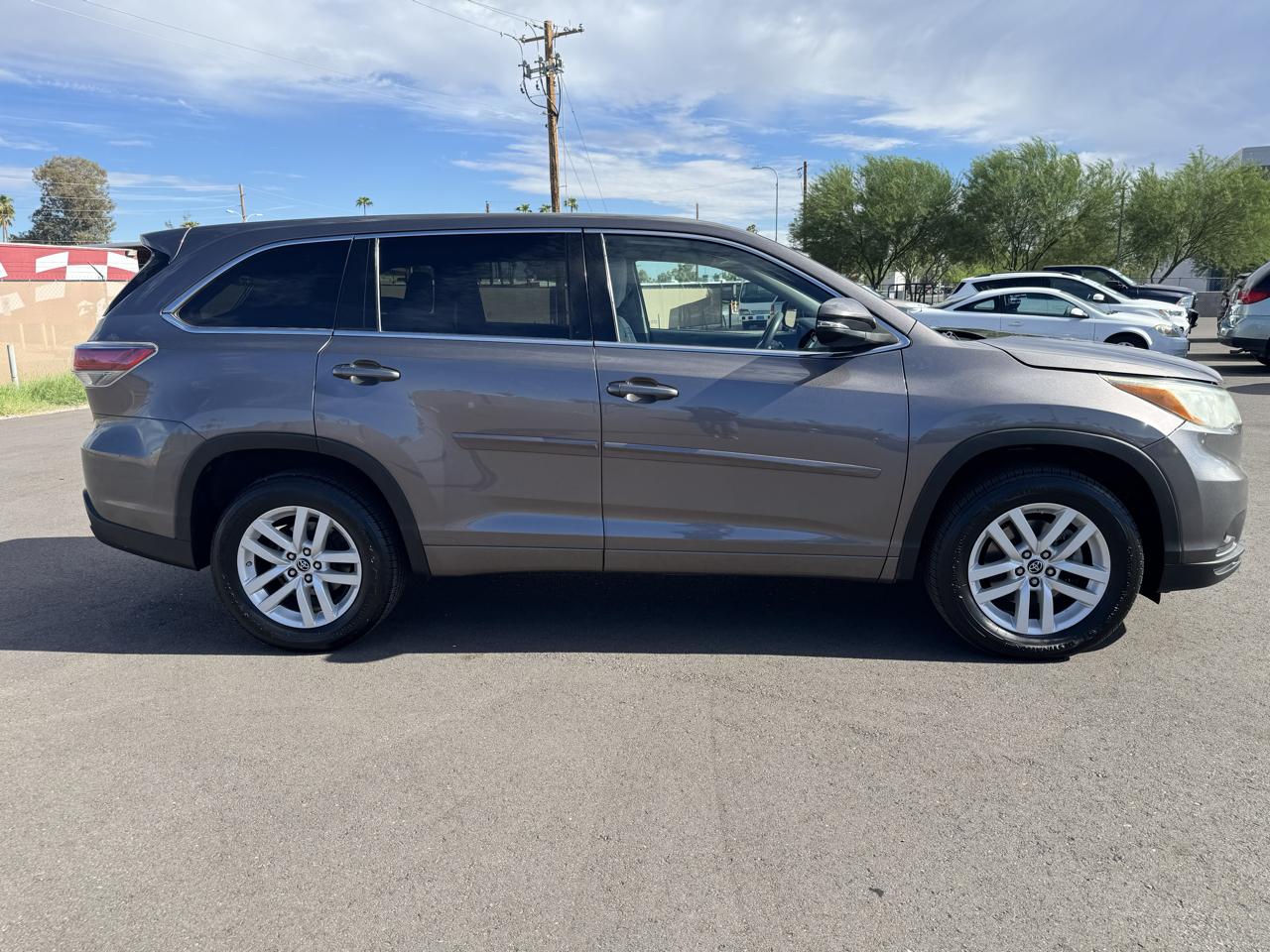 Toyota Highlander LE FWD V6 2016