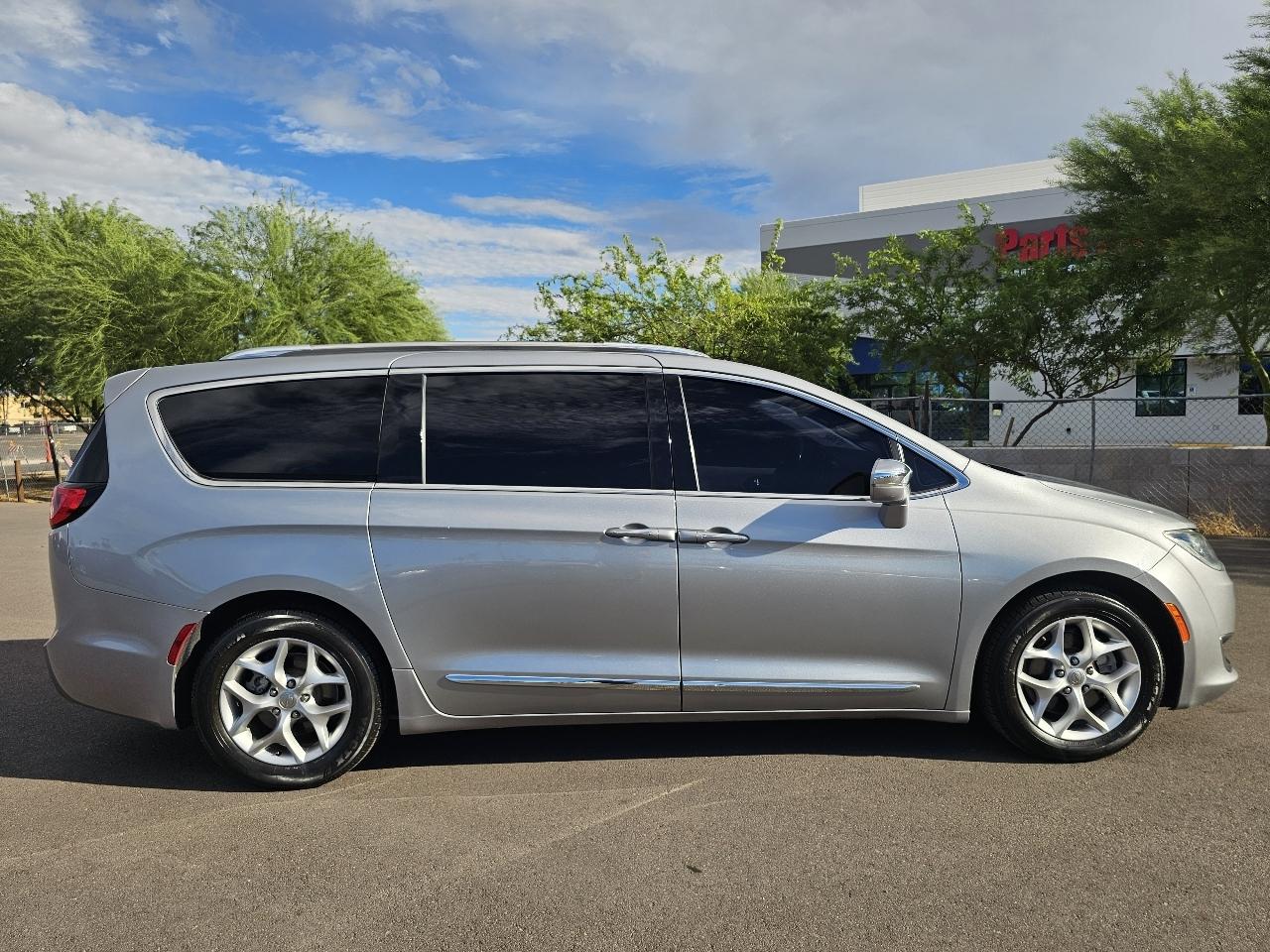 Chrysler Pacifica Limited 2019