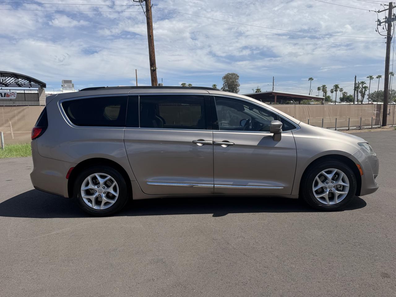 Chrysler Pacifica Touring-L 2017