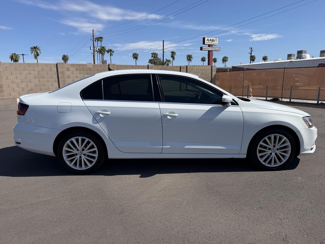 Volkswagen Jetta SEL 6A 2016
