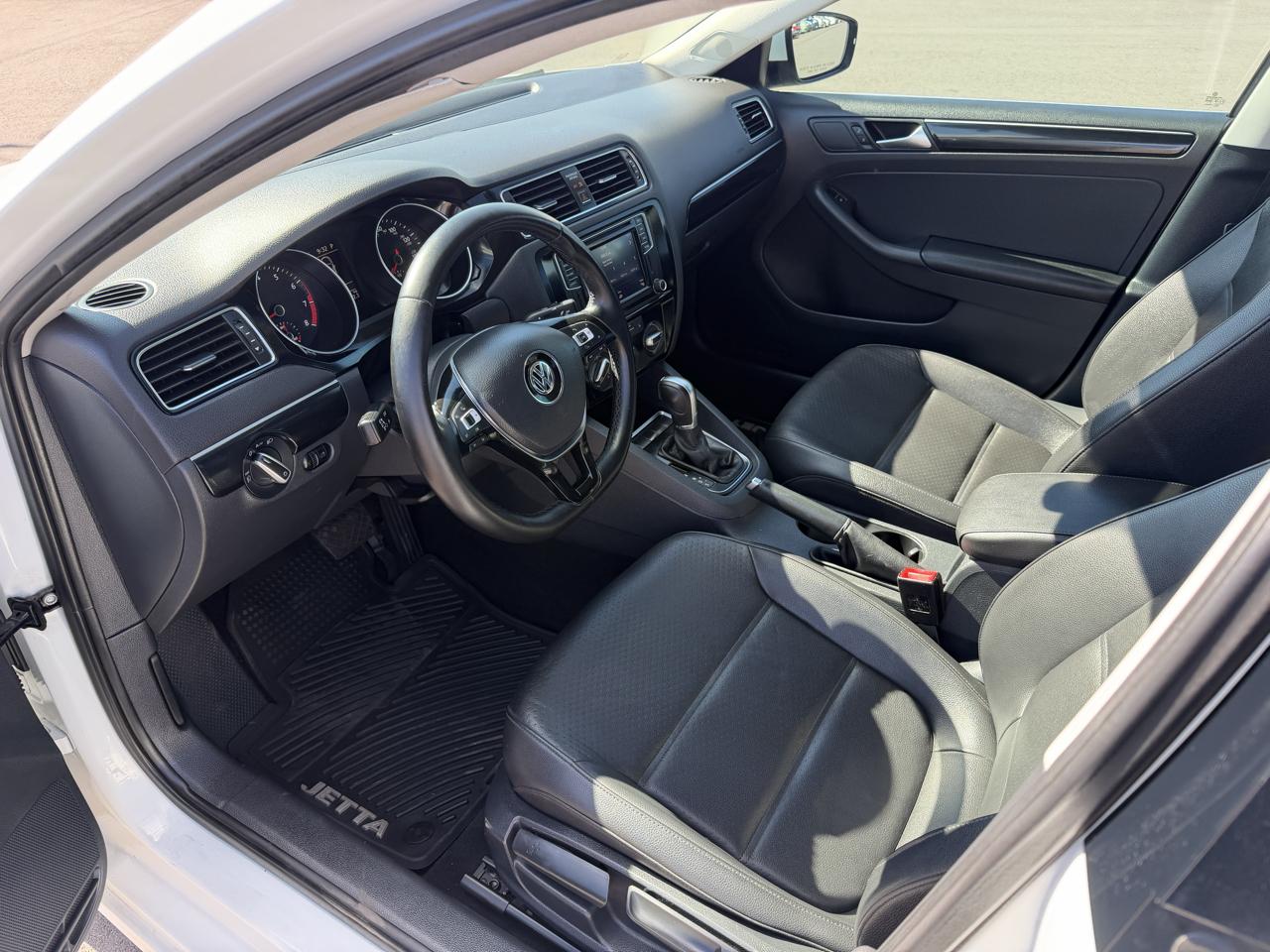 Volkswagen Jetta SEL 6A 2016