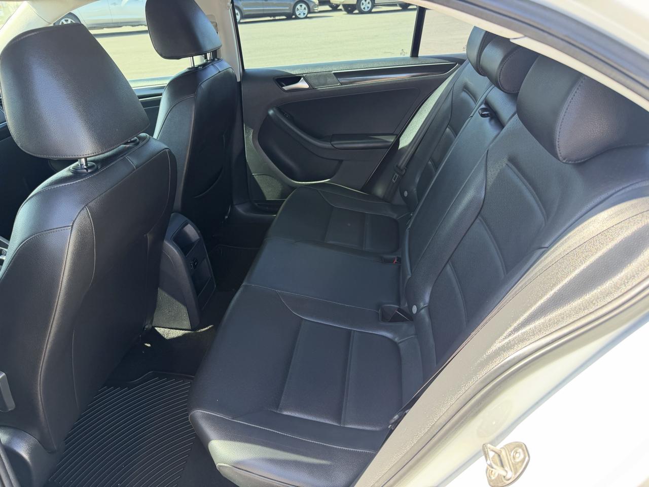 Volkswagen Jetta SEL 6A 2016