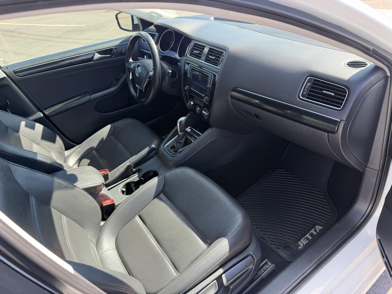 Volkswagen Jetta SEL 6A 2016