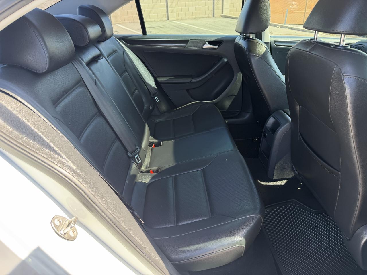 Volkswagen Jetta SEL 6A 2016