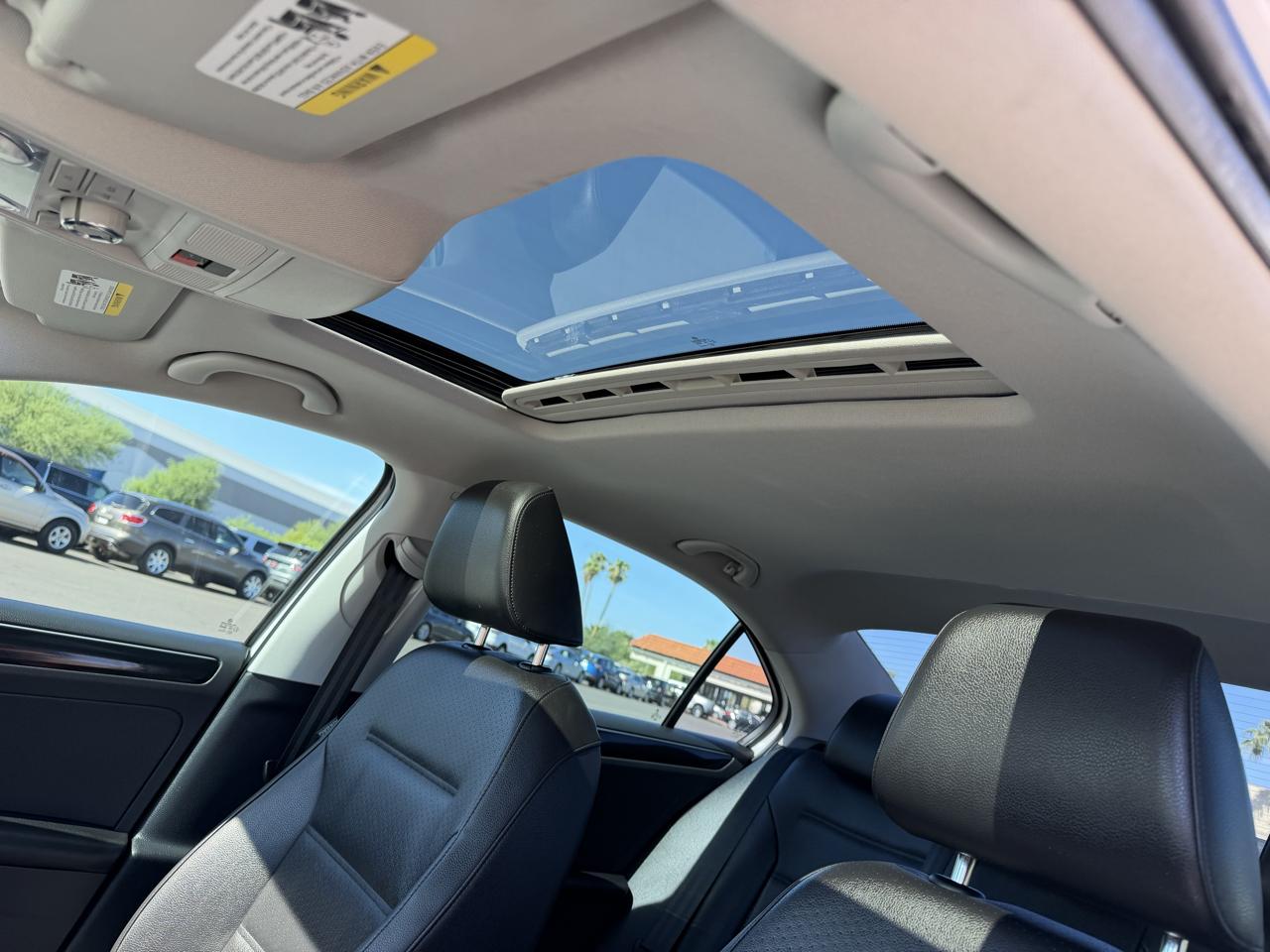 Volkswagen Jetta SEL 6A 2016