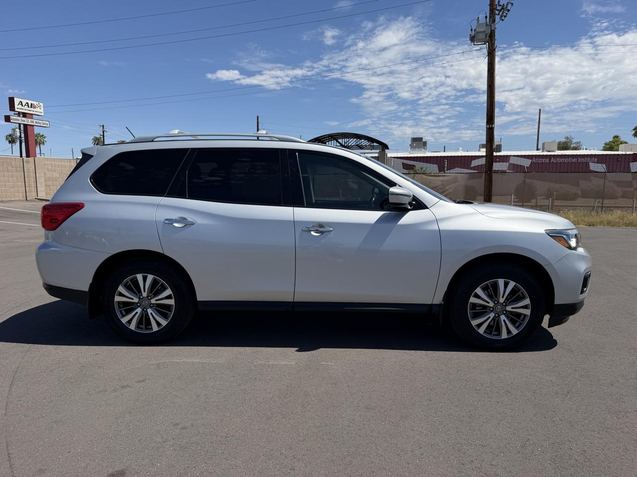 Nissan Pathfinder Platinum 4WD 2017