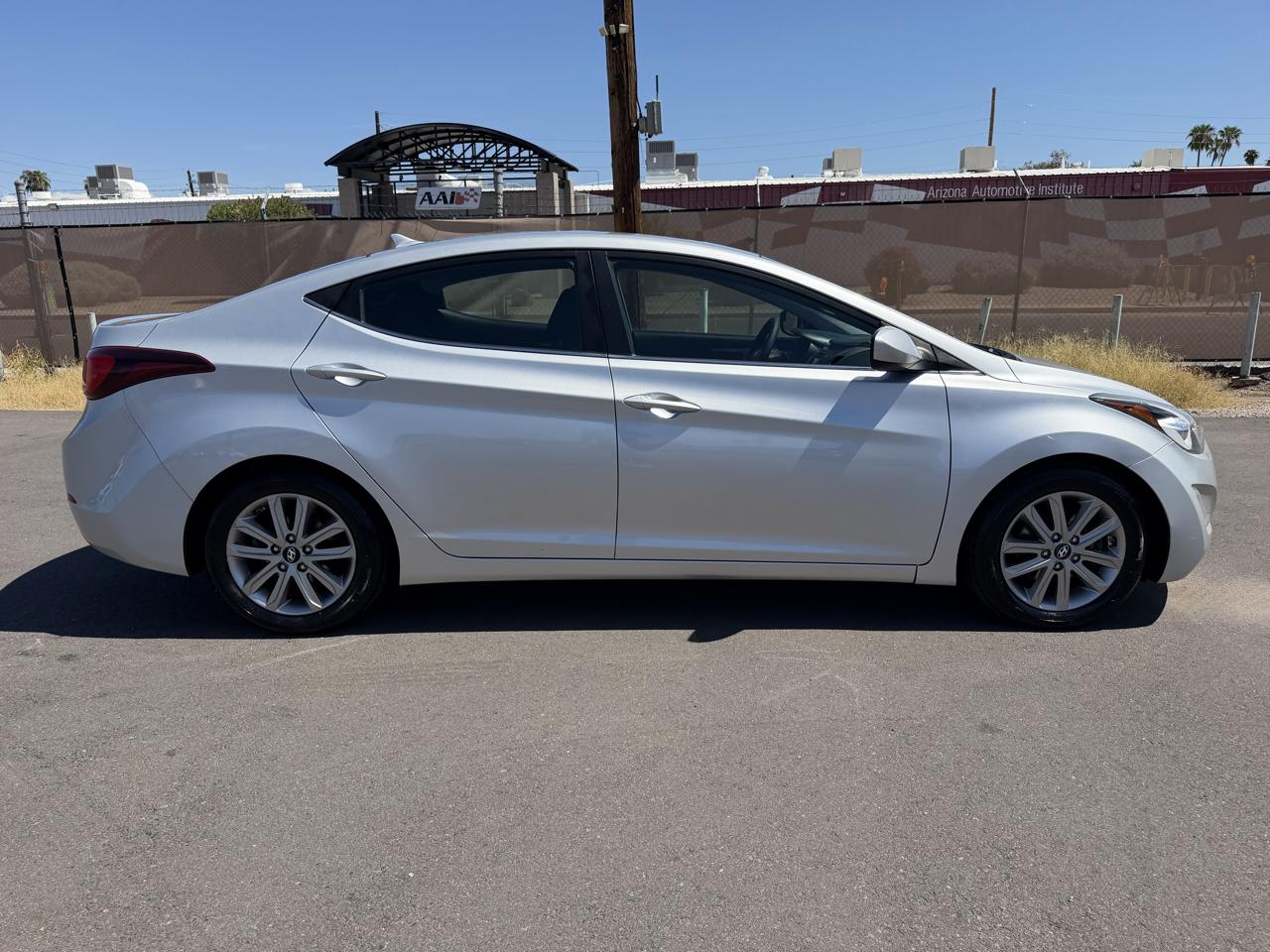 Hyundai Elantra SE 6AT 2015