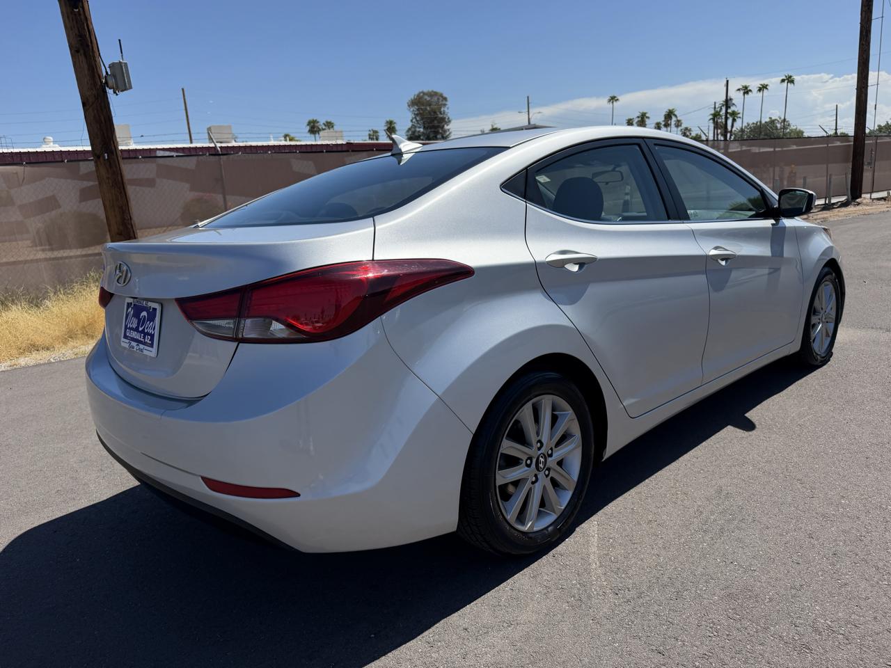 Hyundai Elantra SE 6AT 2015