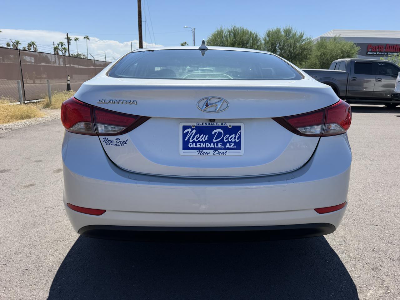 Hyundai Elantra SE 6AT 2015