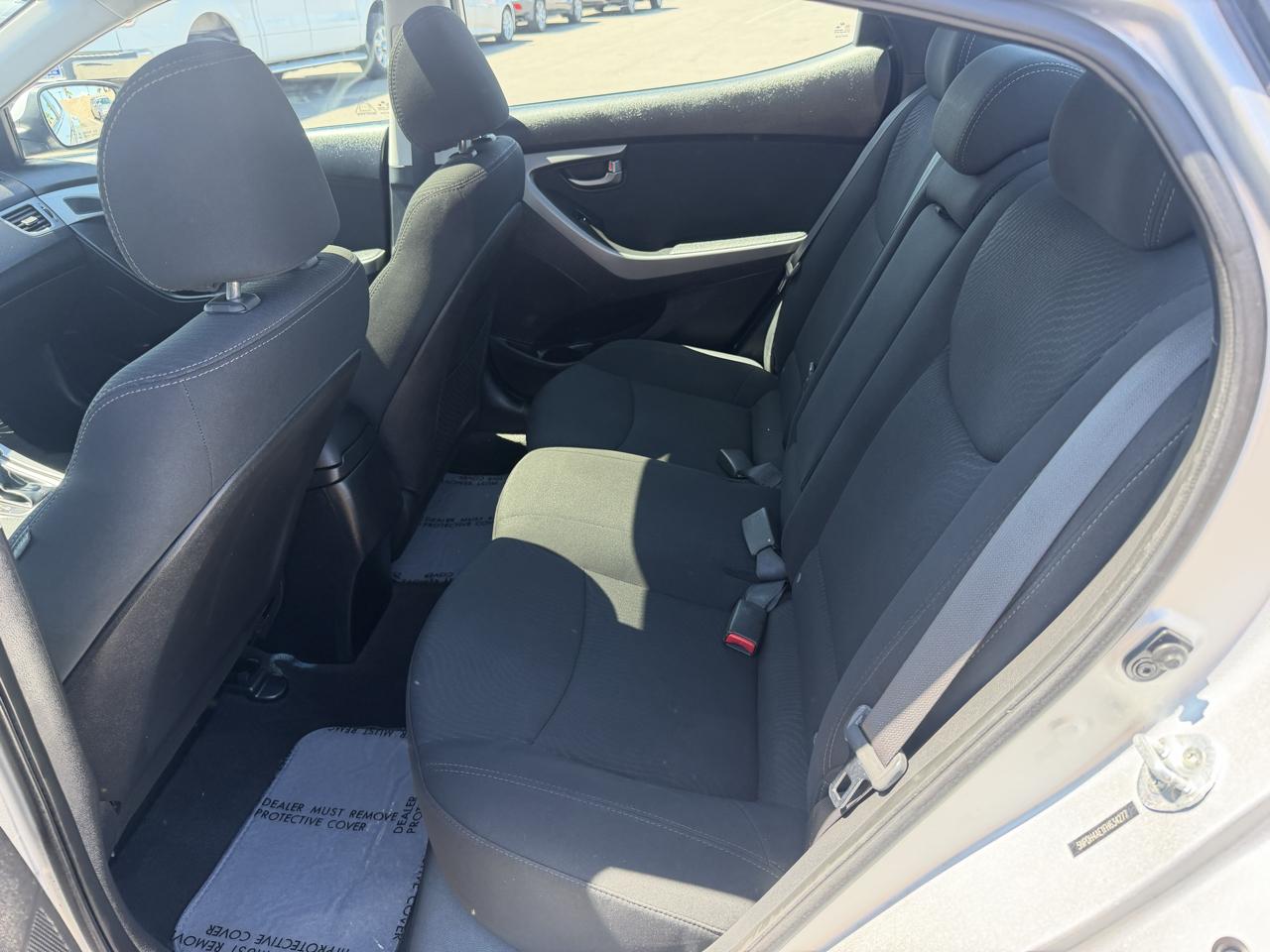 Hyundai Elantra SE 6AT 2015