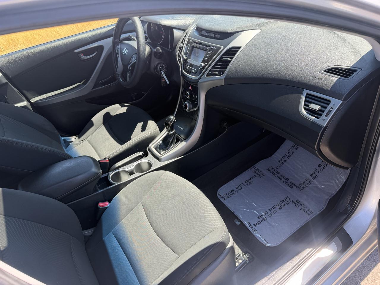 Hyundai Elantra SE 6AT 2015