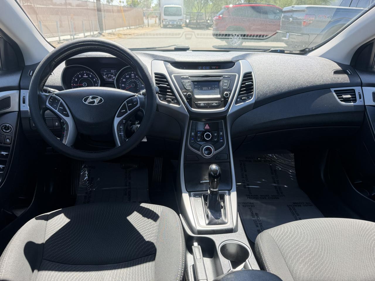 Hyundai Elantra SE 6AT 2015