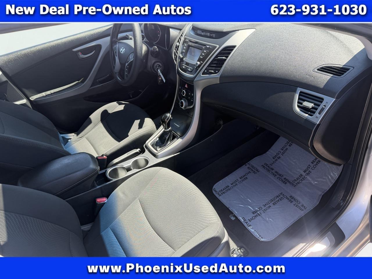 Hyundai Elantra SE 6AT 2015
