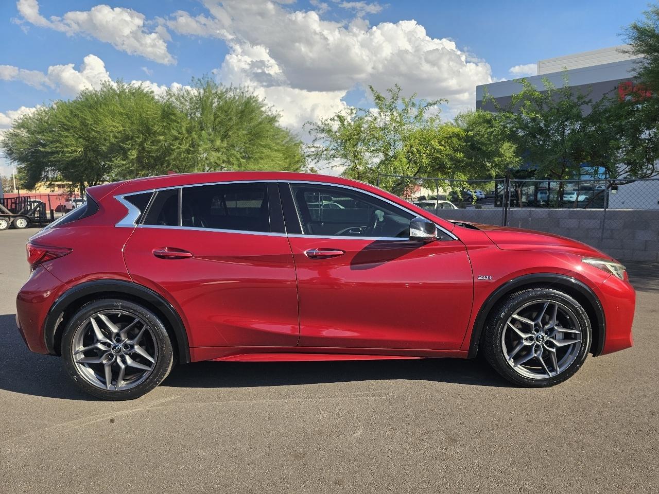 Infiniti QX30 Base 2017