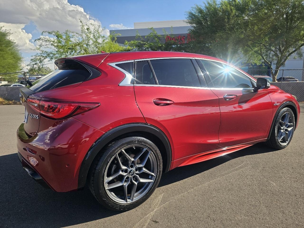 Infiniti QX30 Base 2017