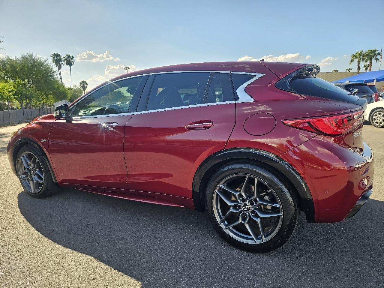 Infiniti QX30 Base 2017