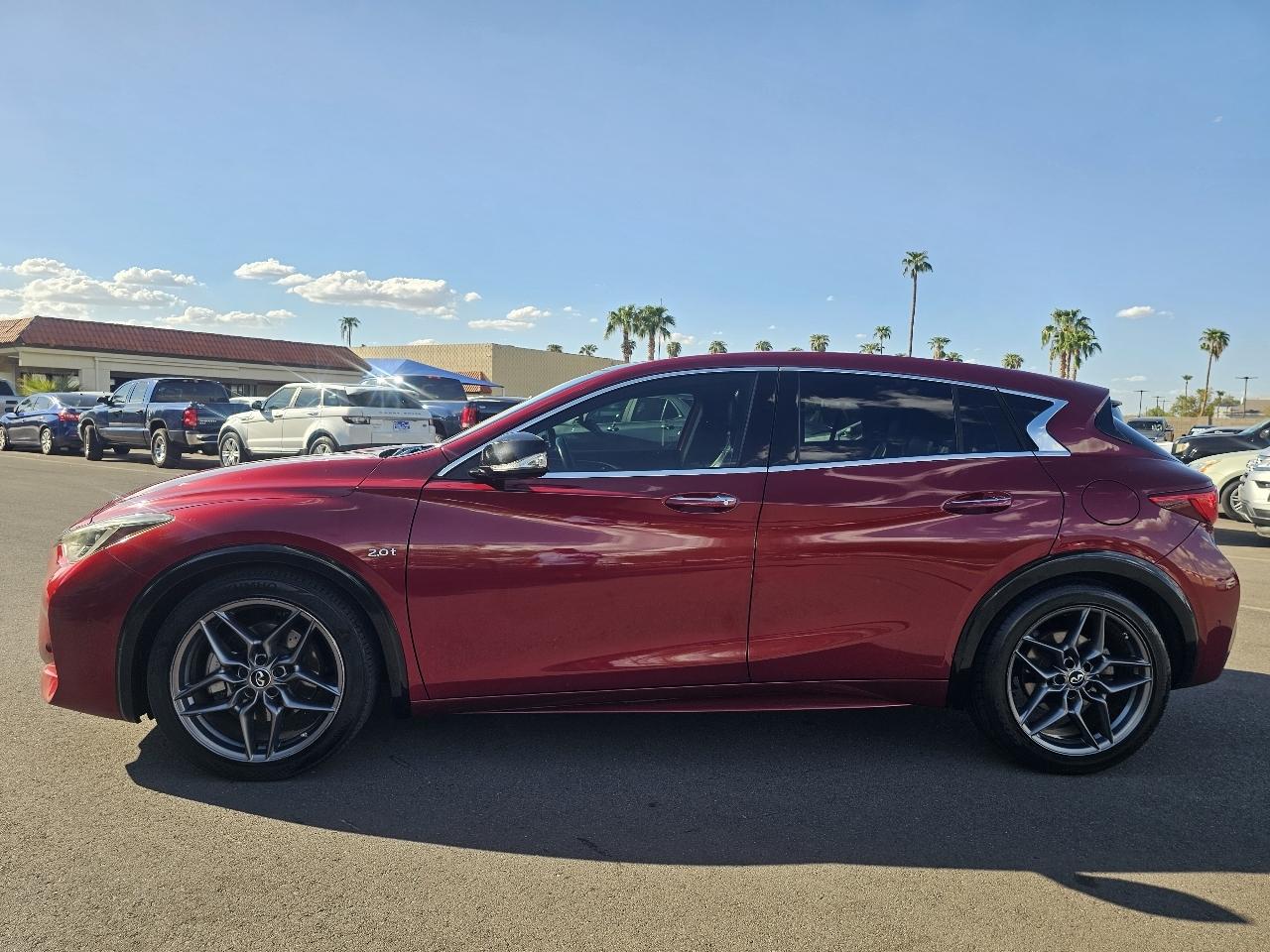 Infiniti QX30 Base 2017