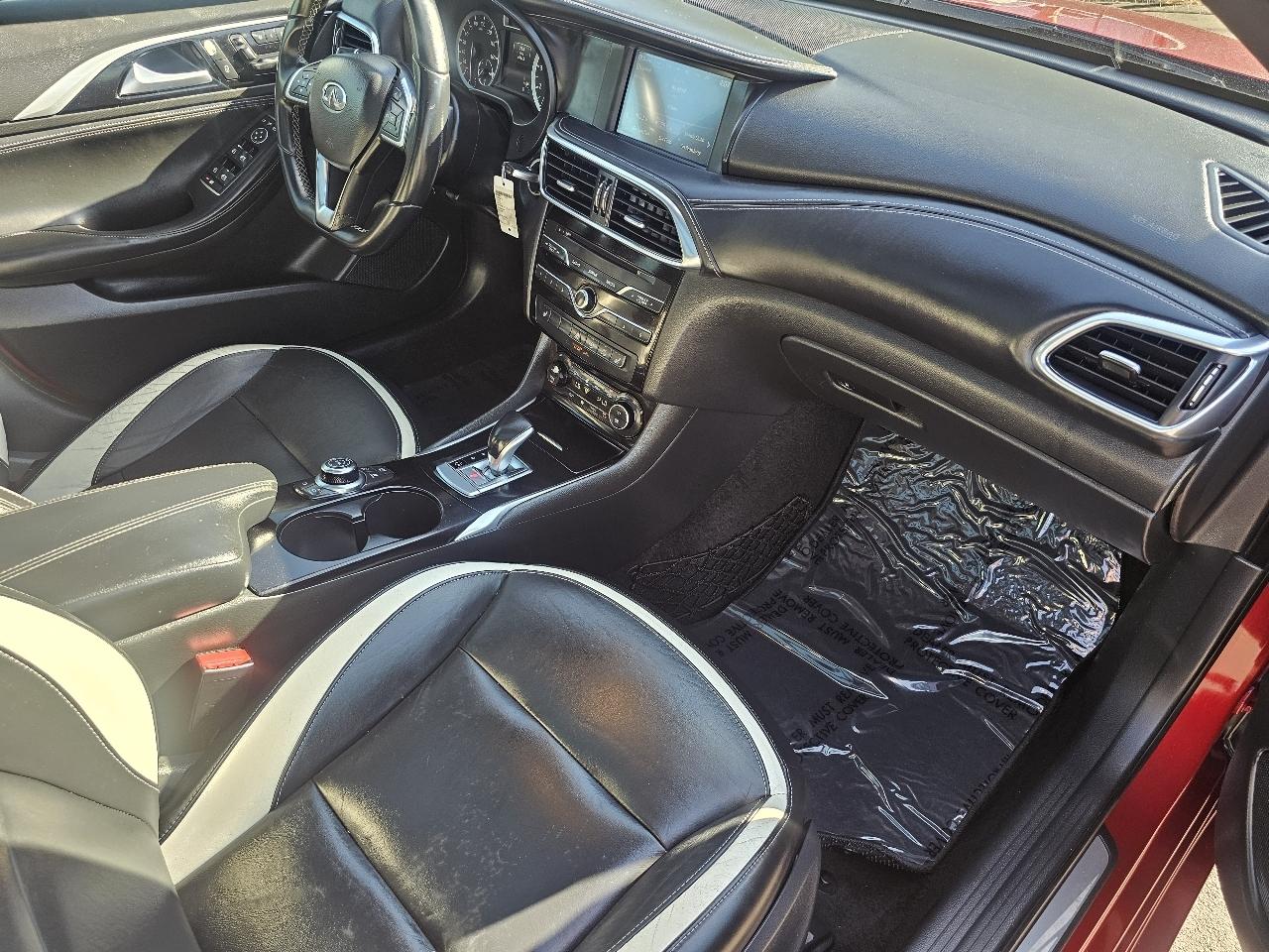 Infiniti QX30 Base 2017