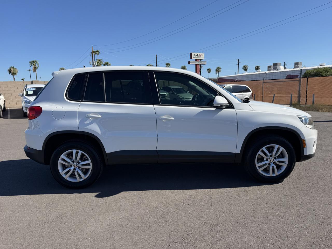 Volkswagen Tiguan S 2014