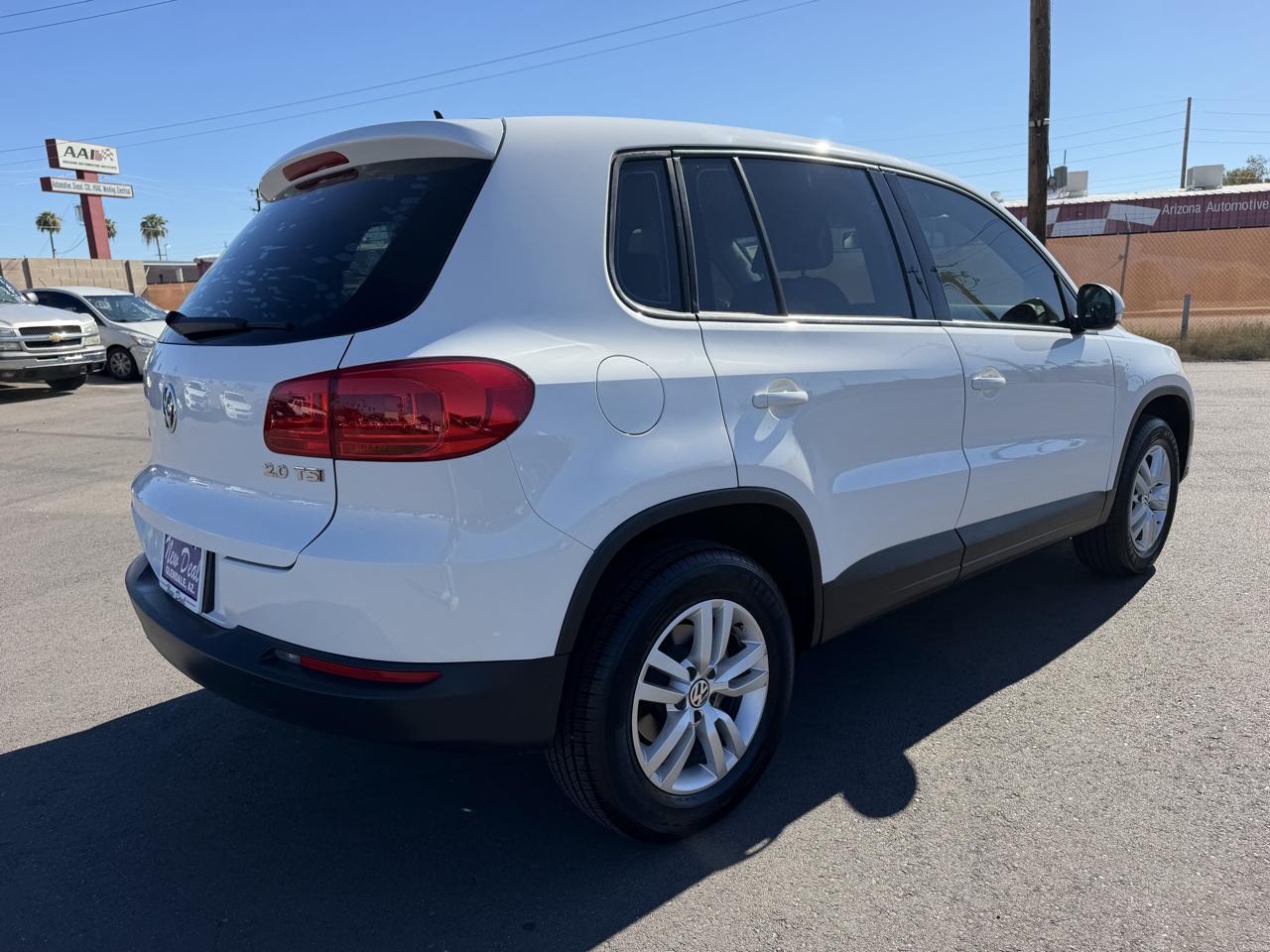 Volkswagen Tiguan S 2014