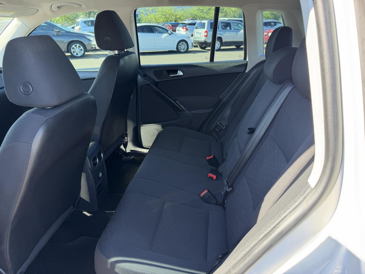 Volkswagen Tiguan S 2014