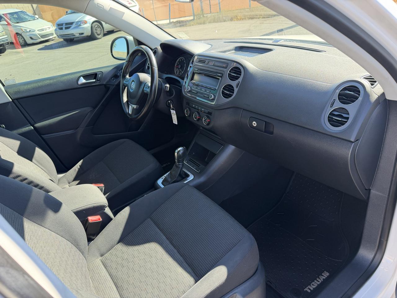 Volkswagen Tiguan S 2014