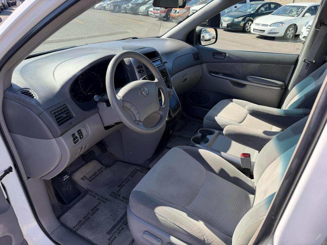 Toyota Sienna LE FWD 8-Passenger Seating 2008