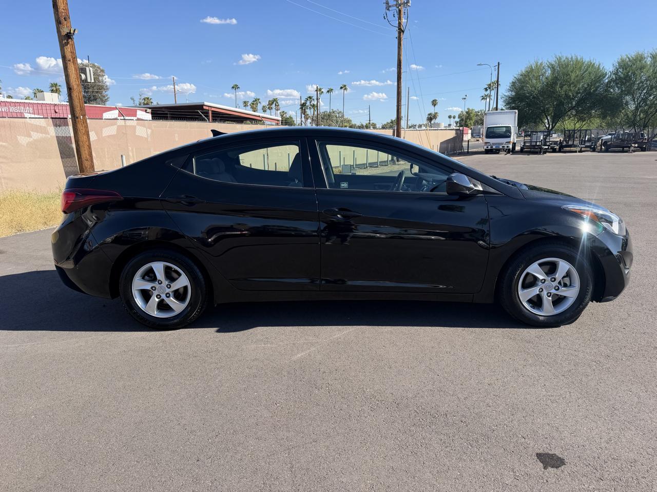 Hyundai Elantra SE 6AT 2015