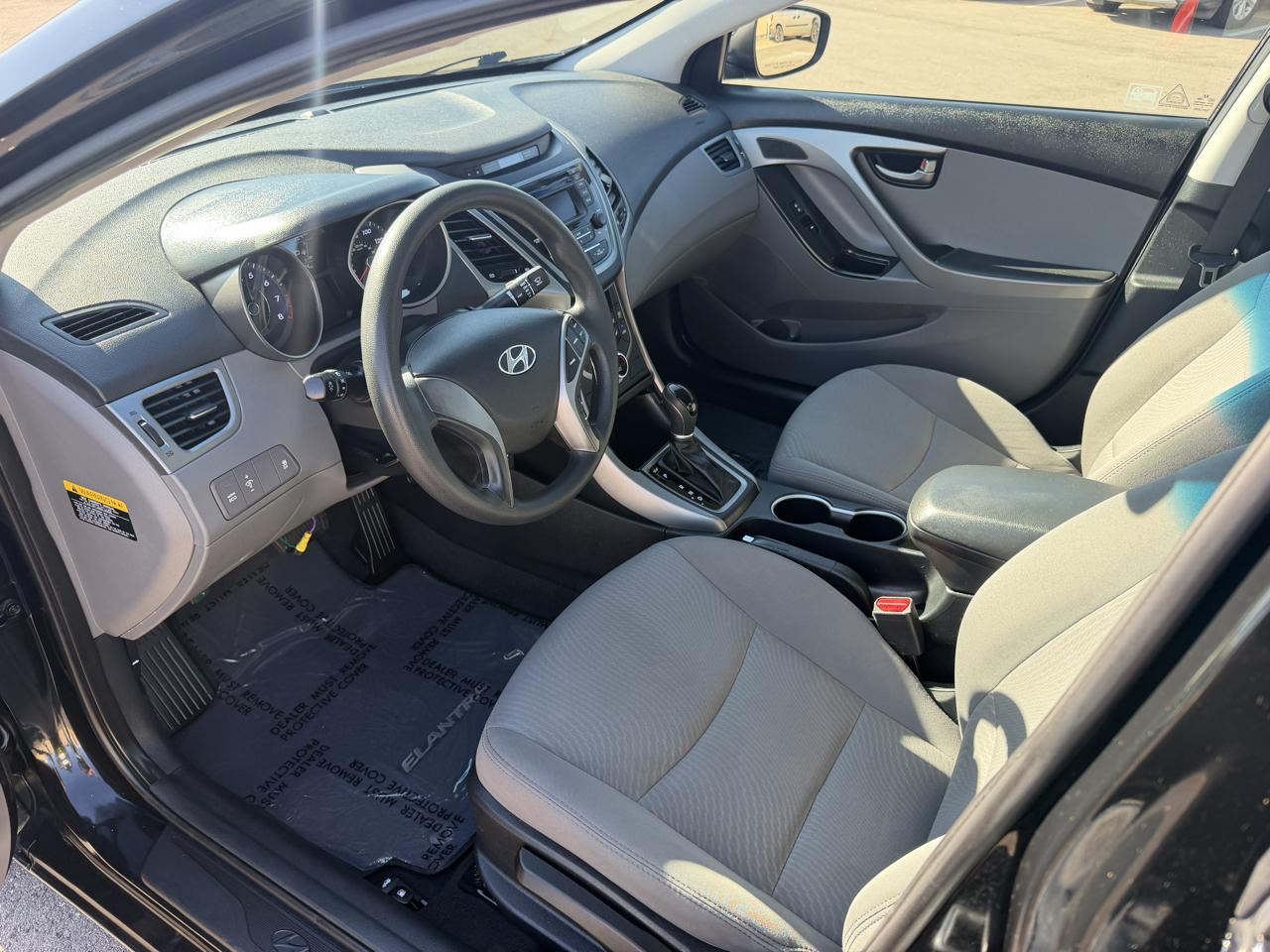 Hyundai Elantra SE 6AT 2015
