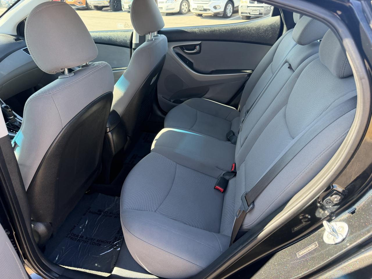 Hyundai Elantra SE 6AT 2015