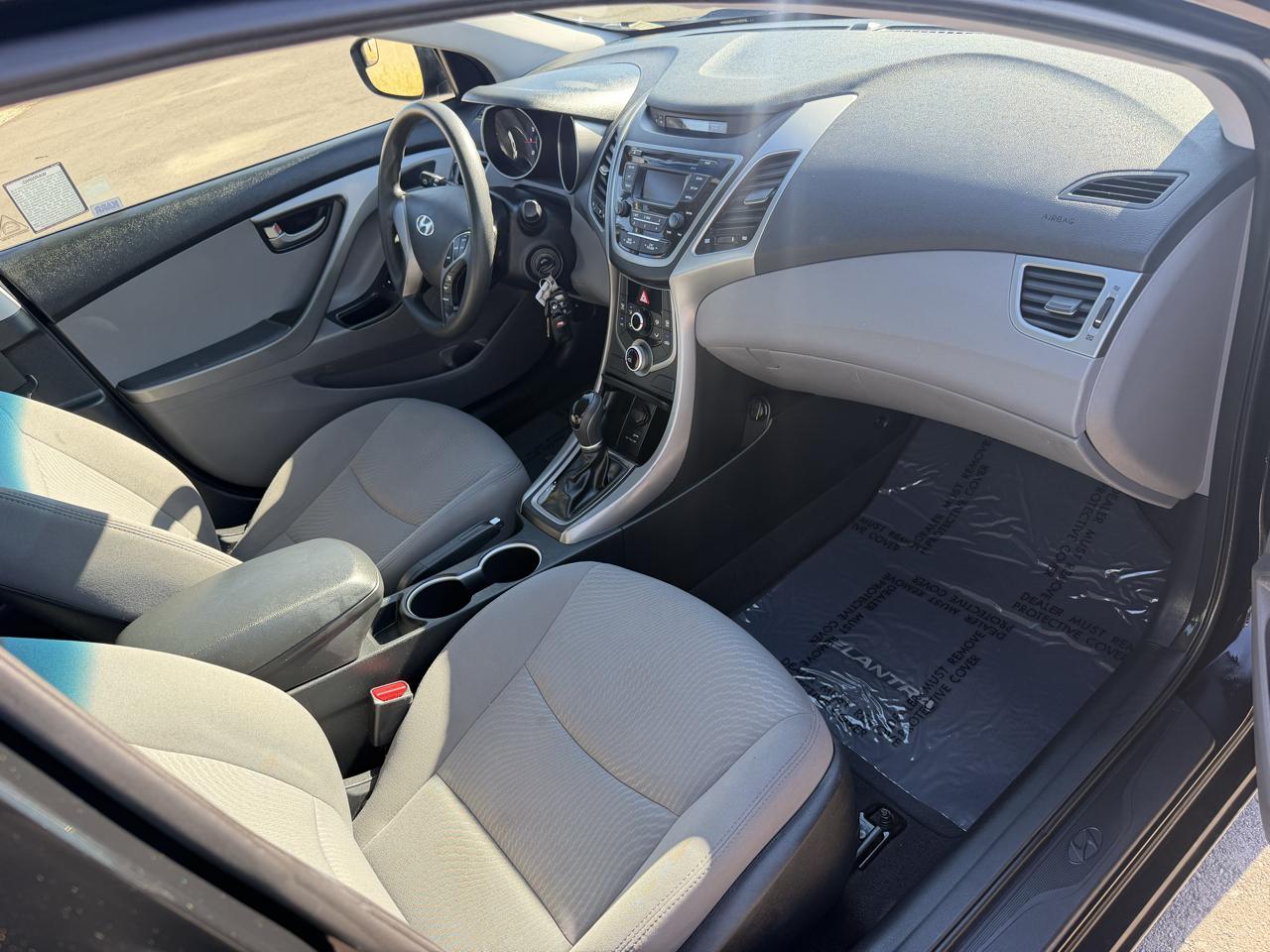 Hyundai Elantra SE 6AT 2015